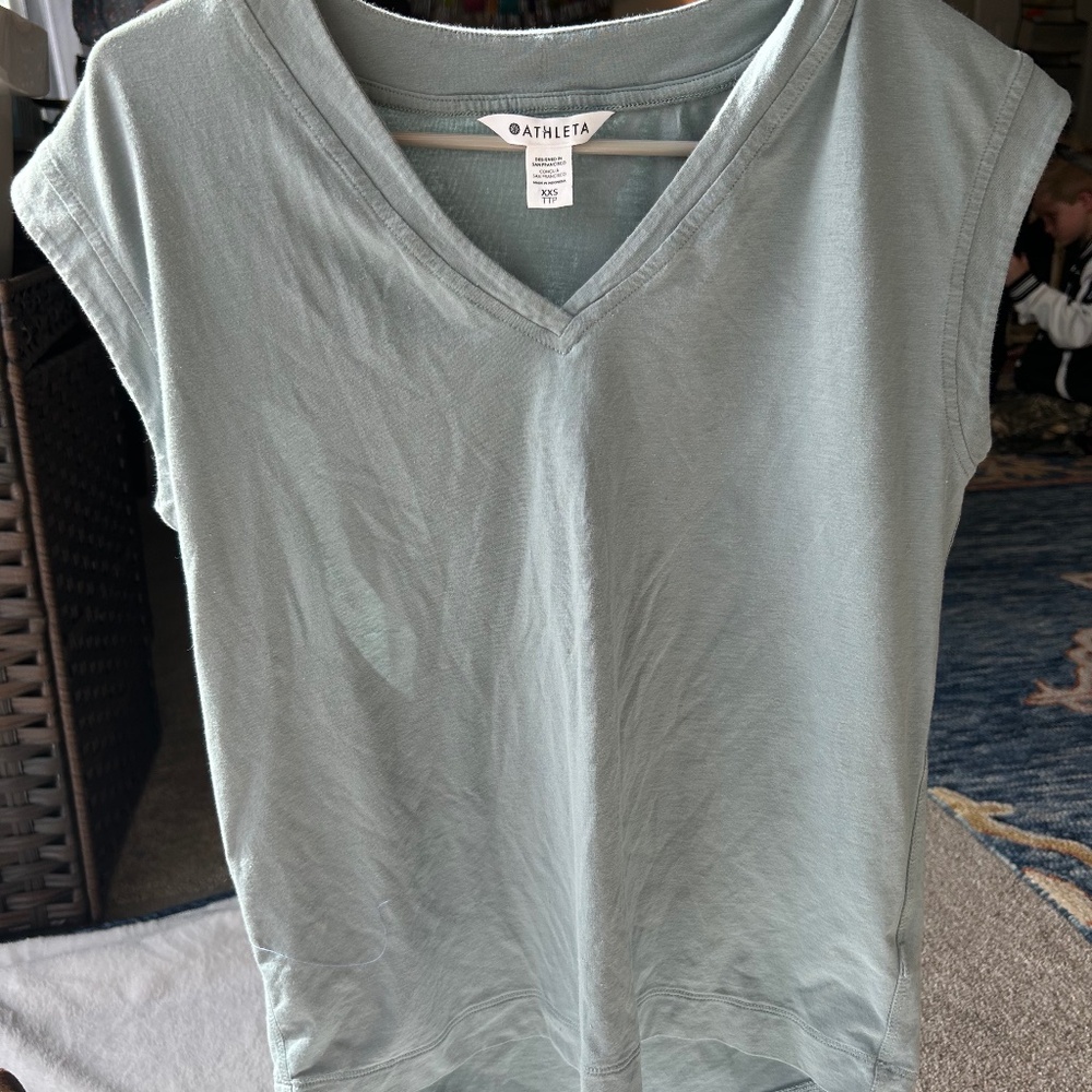 Athleta teal t-shirt💕